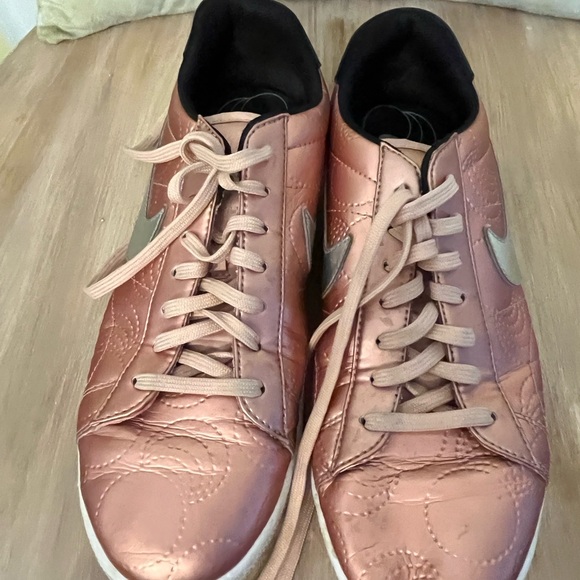 Nike Women’s Tennis Classic Ultra Coppers - Picture 3 of 5